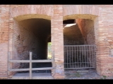 03913 ostia - regio i - casa di bacco fanciullo (i,iv,3) - via dei dipinti - hauseingang - bli ri hof (raum 21) - re - hauseingang mit treppe - ri raum 23.jpg